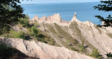 Chimney Bluffs State Park